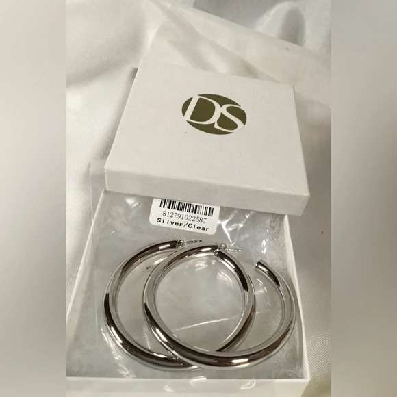 Daniela Swaebe silver hoop earrings - Picture 3 of 3